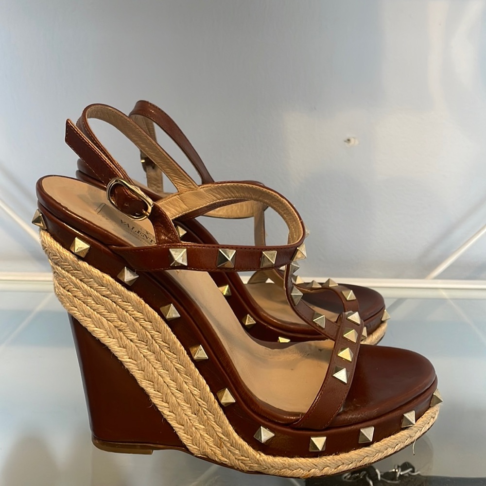 Authentic Valentino Wegdes